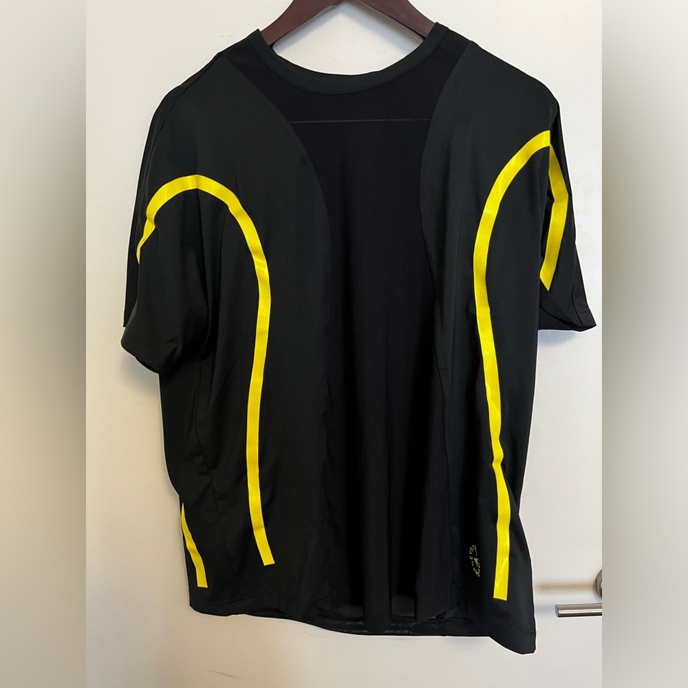 Running shirt with dayglo reflective stripe